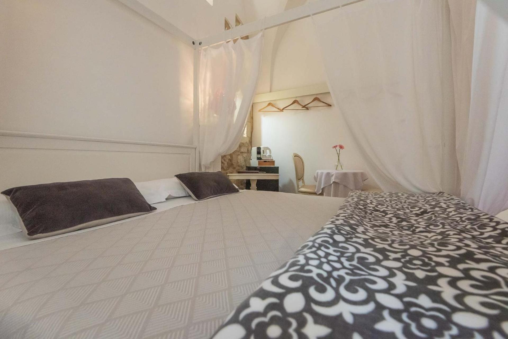 Le Nicchie Luxury Rooms Lecce Kültér fotó