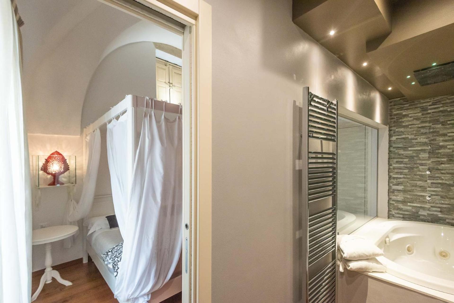 Le Nicchie Luxury Rooms Lecce Kültér fotó